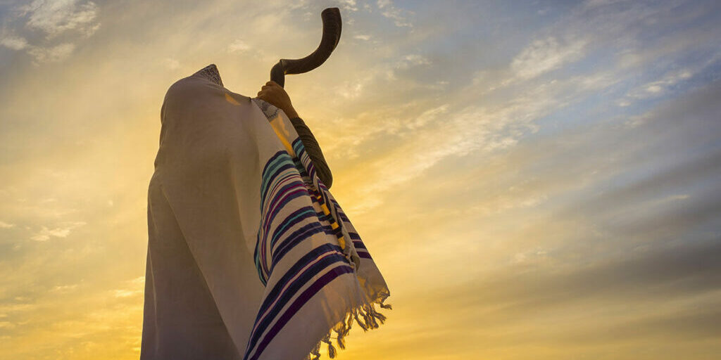 as shofar tallit man as shofar tallit man